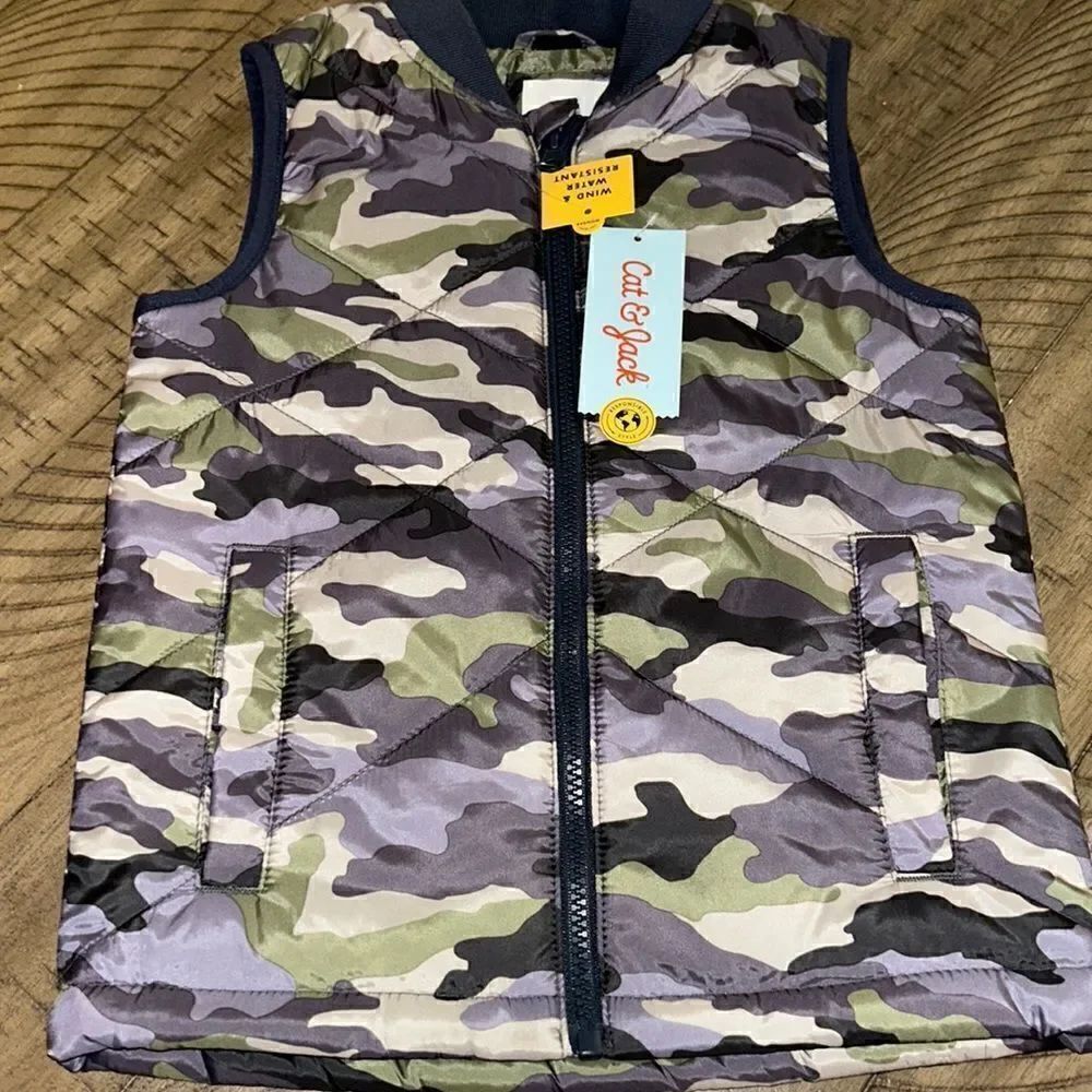 NWT Camo Kid 👦 👧 Water 💦 & Wind 💨 Resistant front pocket east zip up ⬆️ warm